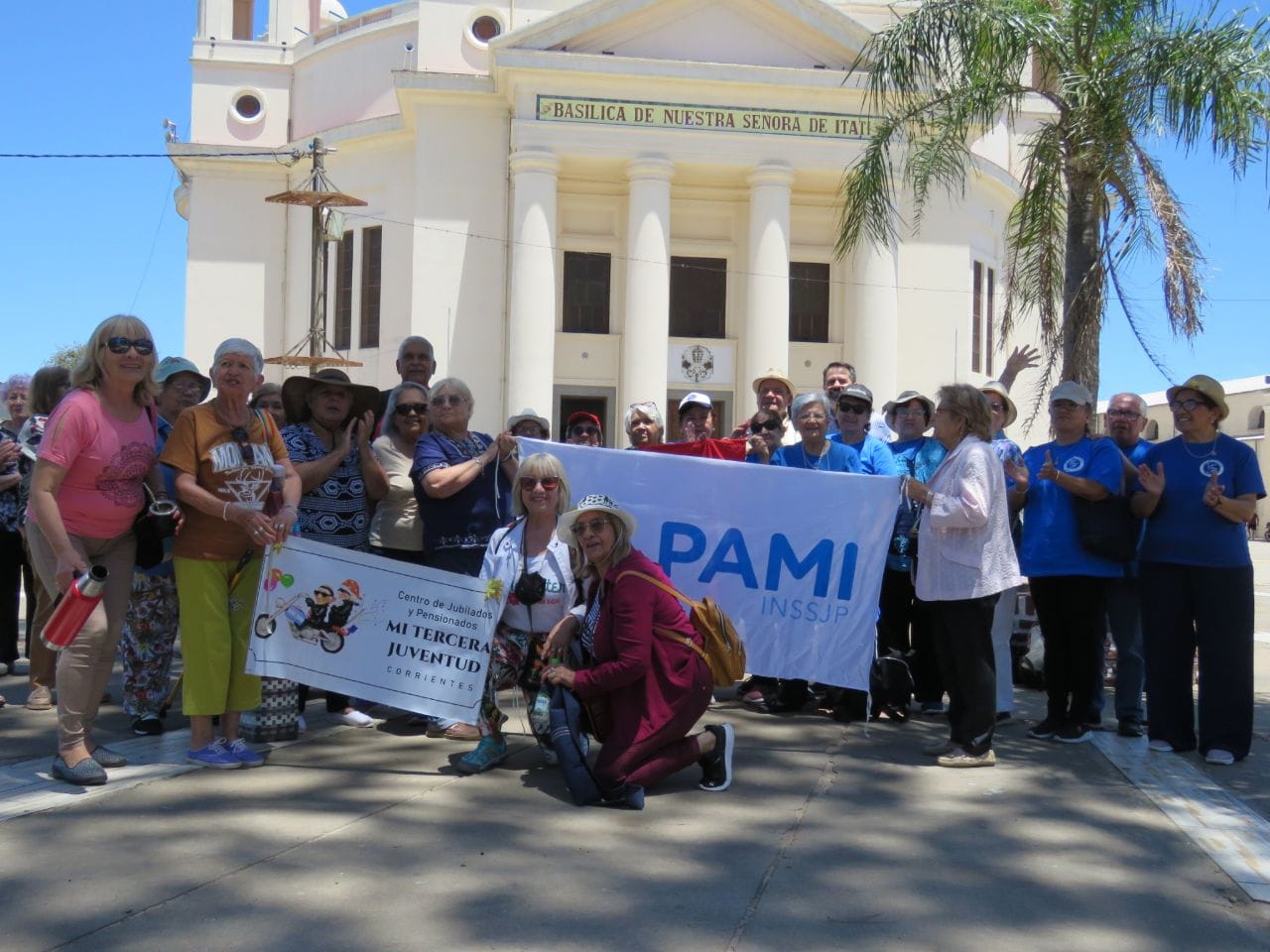 Afiliados de PAMI visitaron la Basílica Nuestra Señora de Itatí