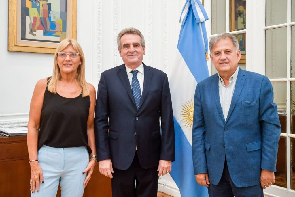 Jorge Romero y Nancy Sand acordaron con el Jefe de Gabinete Agustín Rossi el avance de obras energéticas para Corrientes