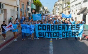 Corrientes: 90% de los docentes piden más paros y exigen al Gobierno Provincial que reabra la negociación salarial