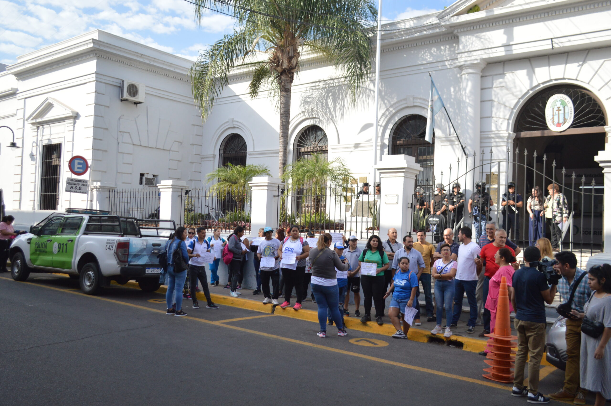 Gremios, organizaciones sociales y vecinos rechazaron nueva suba del 112% del boleto en Corrientes Capital