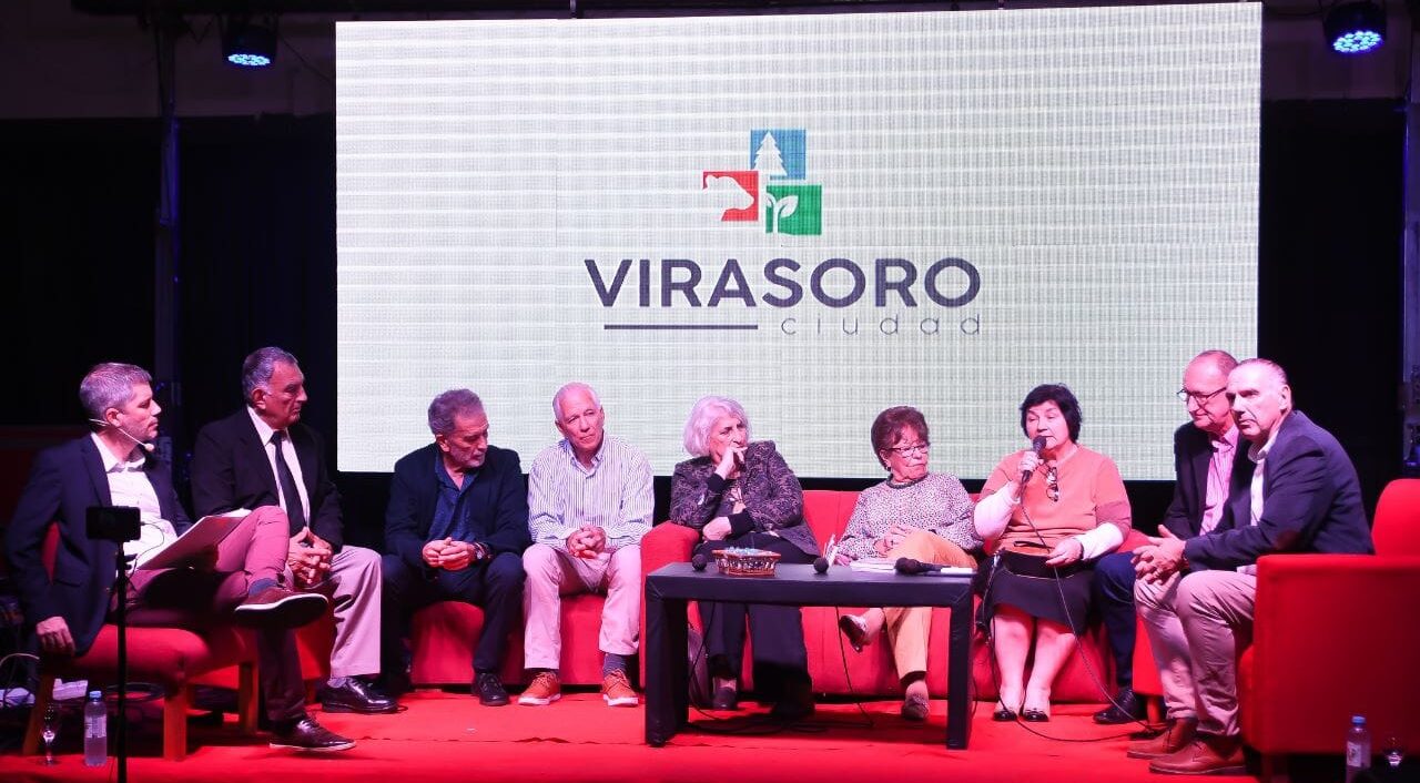 Virasoro finalizó la cuarta edición de la Feria del Libro con un panel histórico sobre los 40 años de democracia