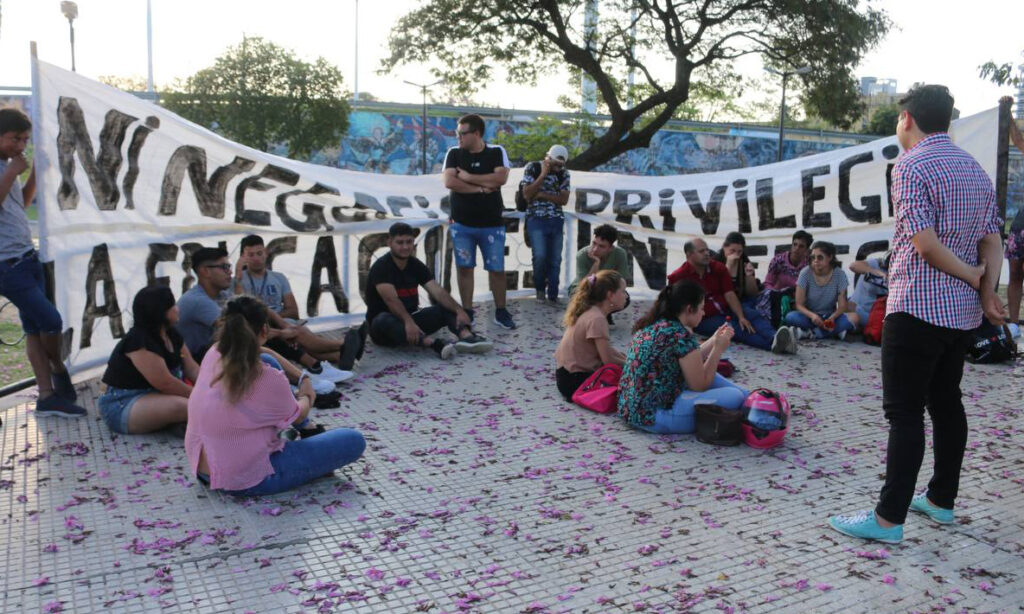 Estudiantes de Corrientes realizaron asamblea en defensa de la Educación Pública