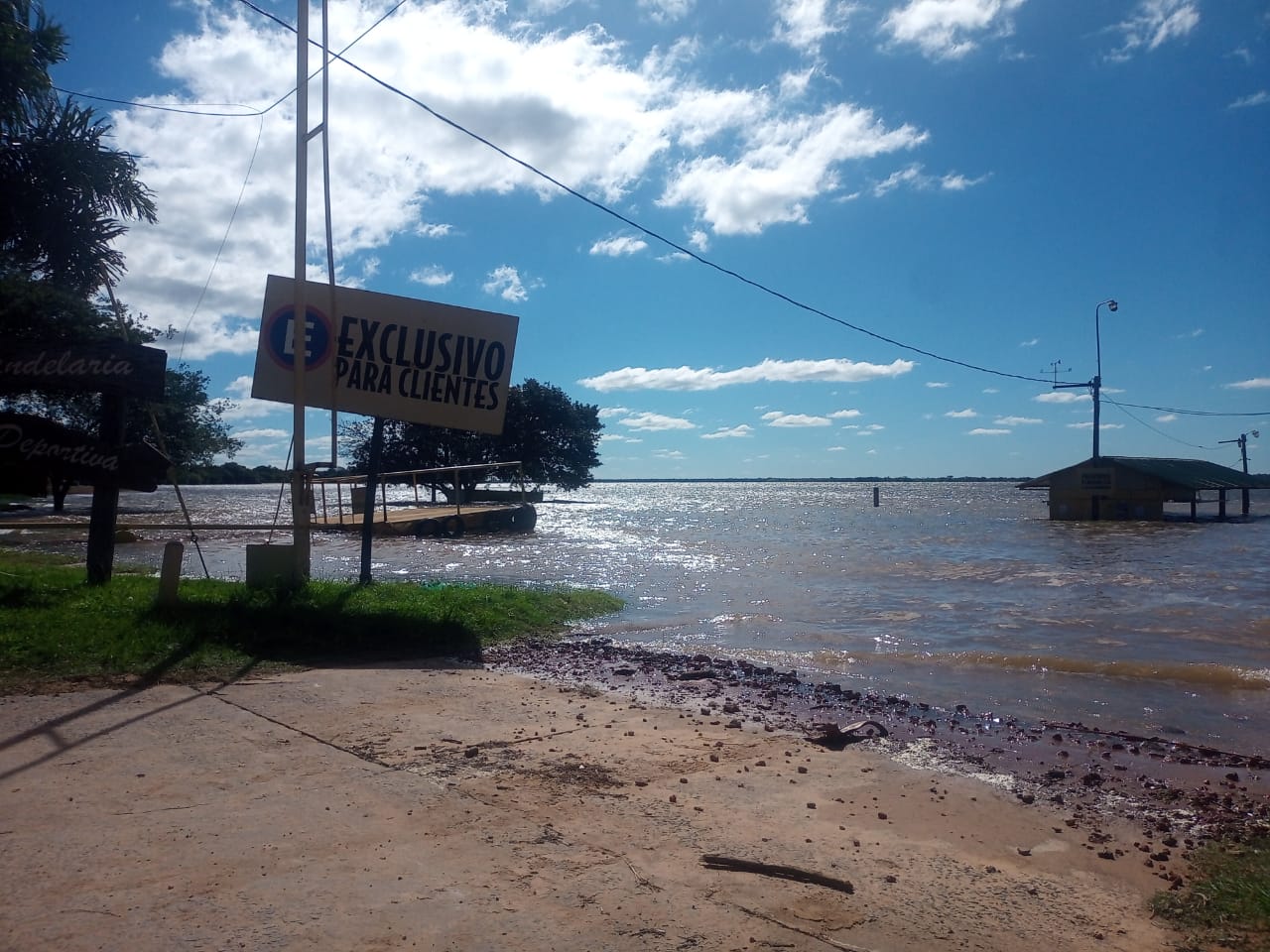 Creciente del río Paraná: Capital y Goya ingresaron en estado de alerta y Paso de la Patria en evacuación