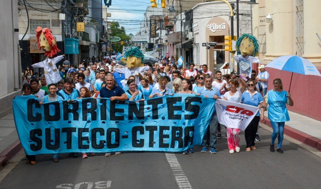 Docentes de Corrientes piden urgente suba al salario básico acorde a la inflación