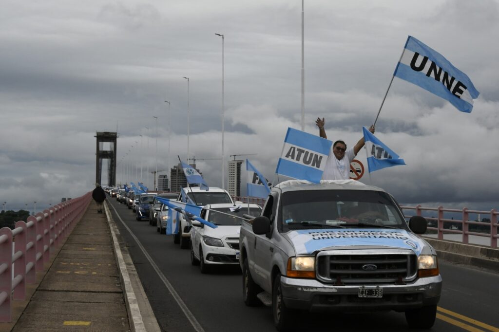 Corrientes/Chaco: Miles de personas marcharon en defensa de la universidad pública y gratuita