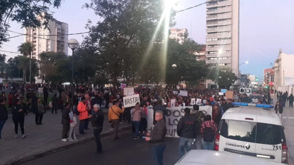 Miles de personas marcharon en todo Corrientes pidiendo por la aparición de Loan