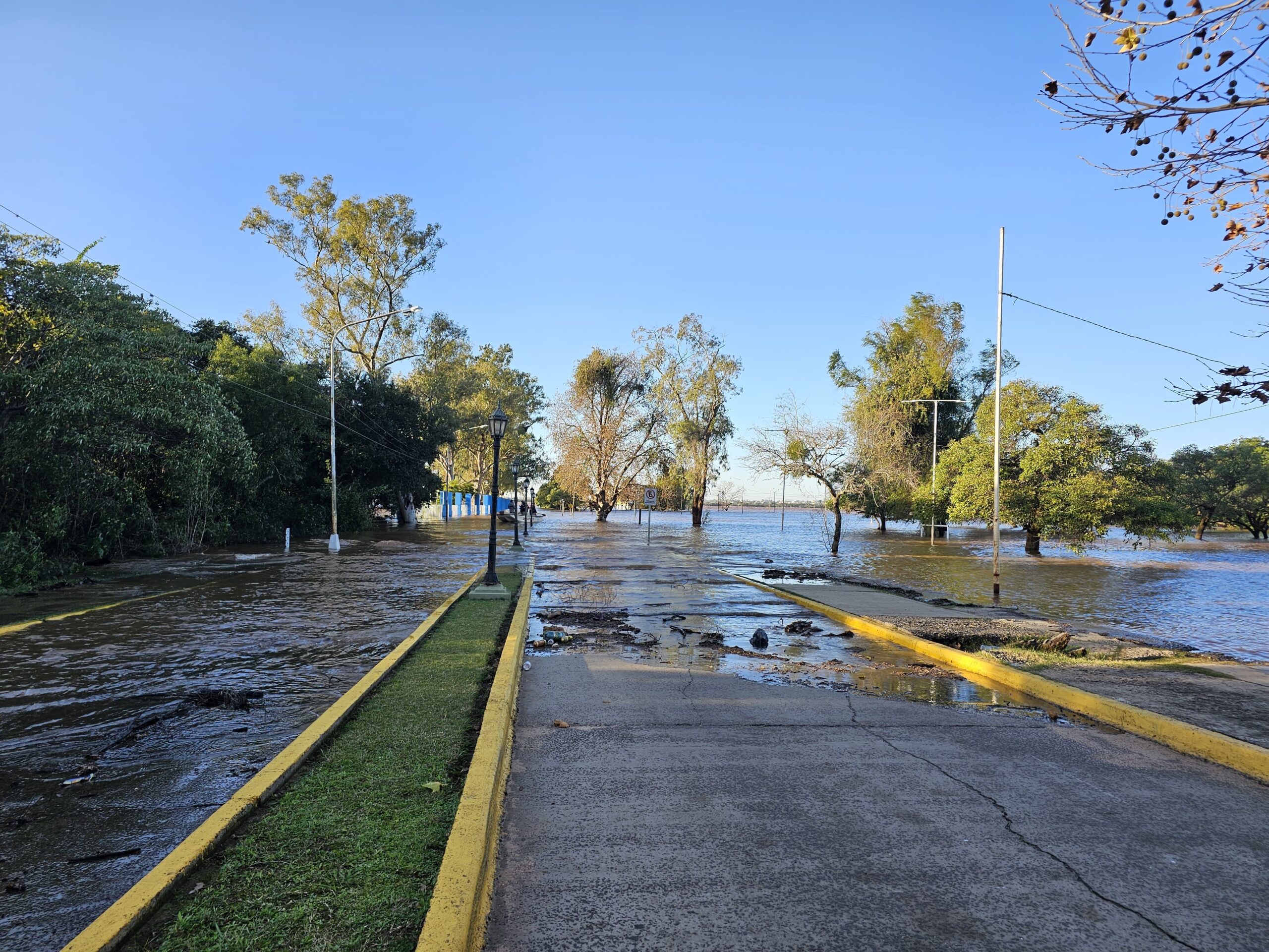 Río Uruguay: puertos correntinos siguen en alerta y se espera que el ...