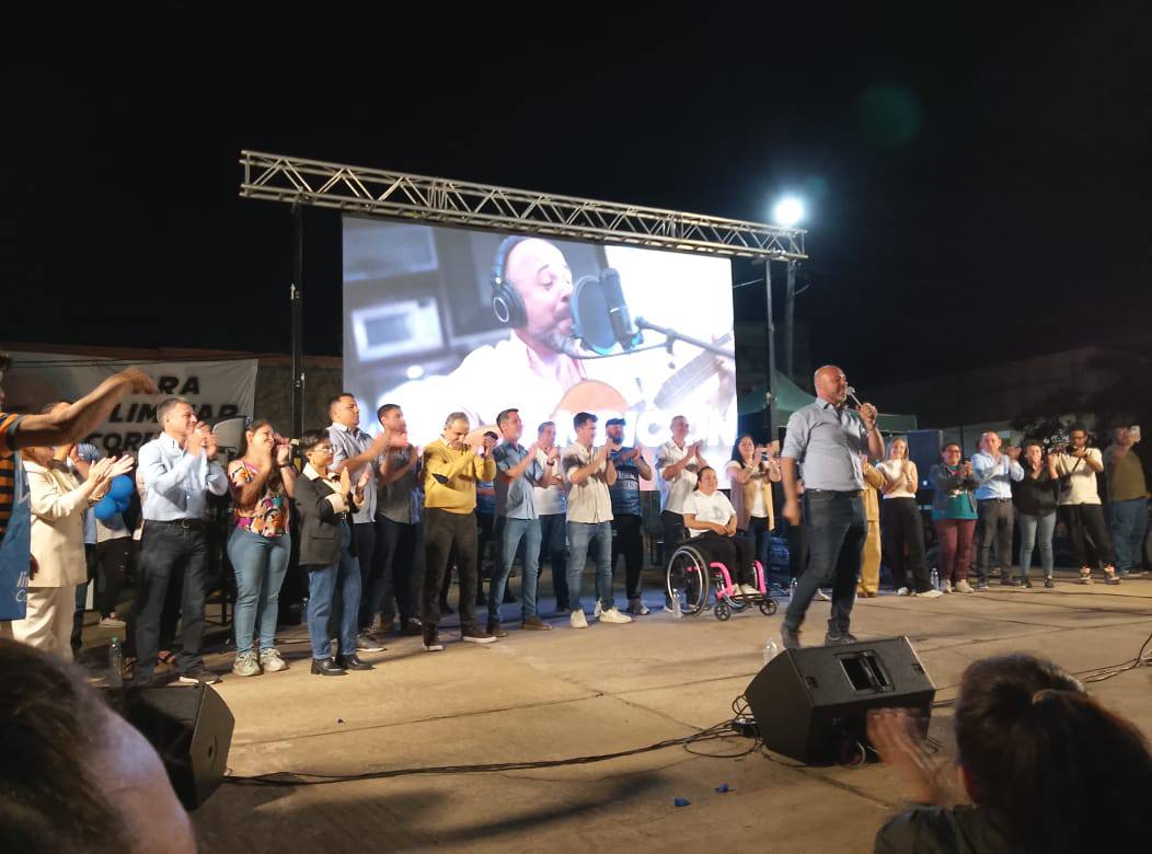 Limpiar Corrientes cerró campaña con caravana multitudinaria por la capital