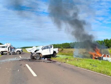 Choque frontal entre dos camionetas sobre RN 12 dejó cuatro fallecidos