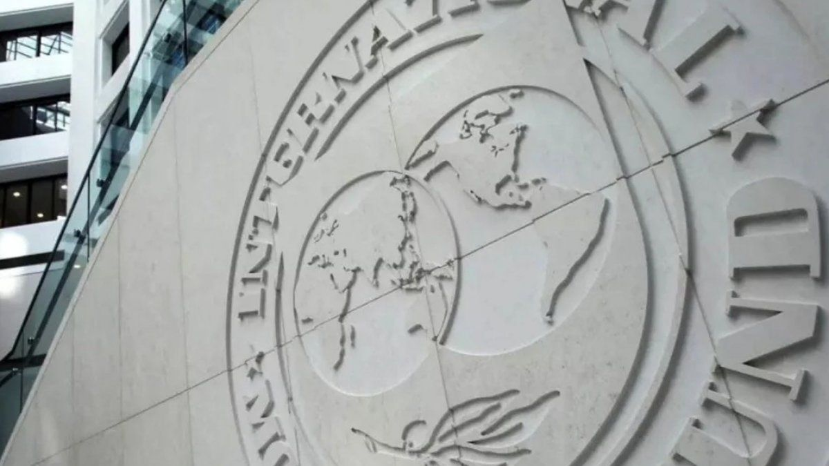 FMI urge a Banco Central a acumular reservas y buscar consenso en reformas 2025