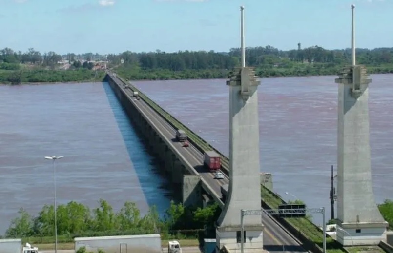 Paso de los Libres: iniciaron los trabajos de bacheo en el Puente Internacional