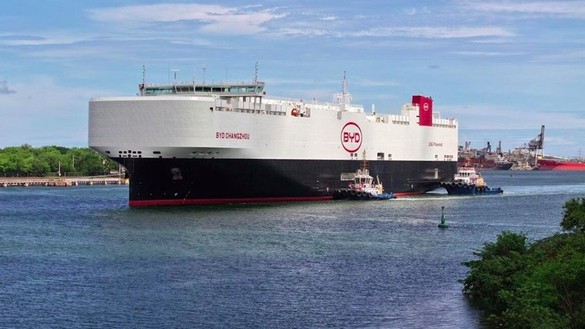 BYD envía 7000 autos eléctricos a Argentina: momento histórico en Zárate 2025