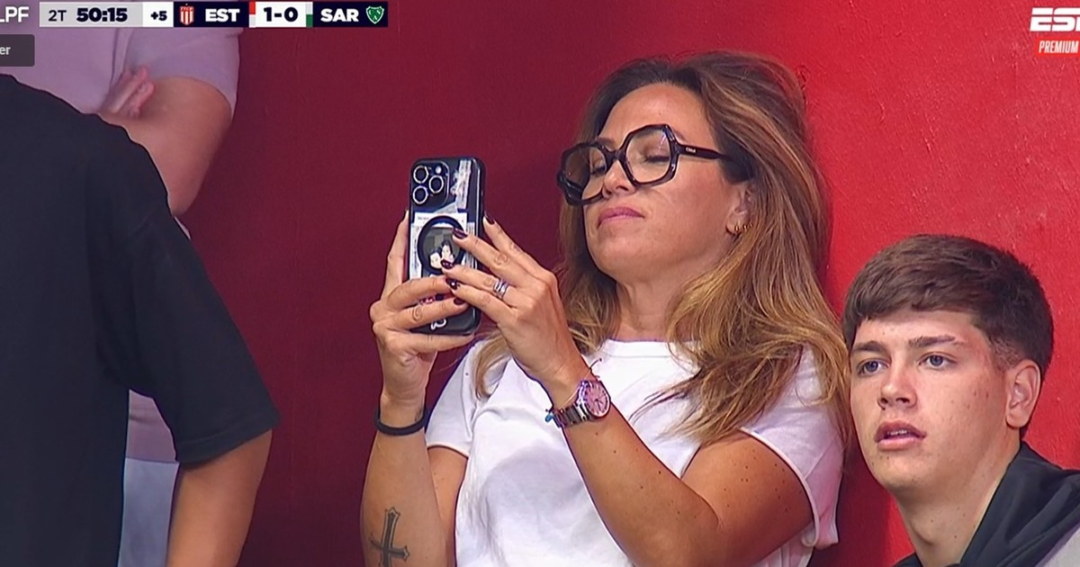 Brenda, la emocionada hija del Virrey, apoya a Eduardo Domínguez en Estudiantes