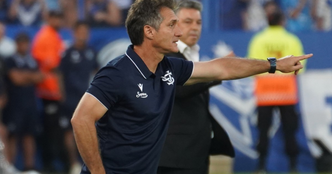 Guillermo, el DT de Vélez que defiende su filosofía ofensiva en el fútbol