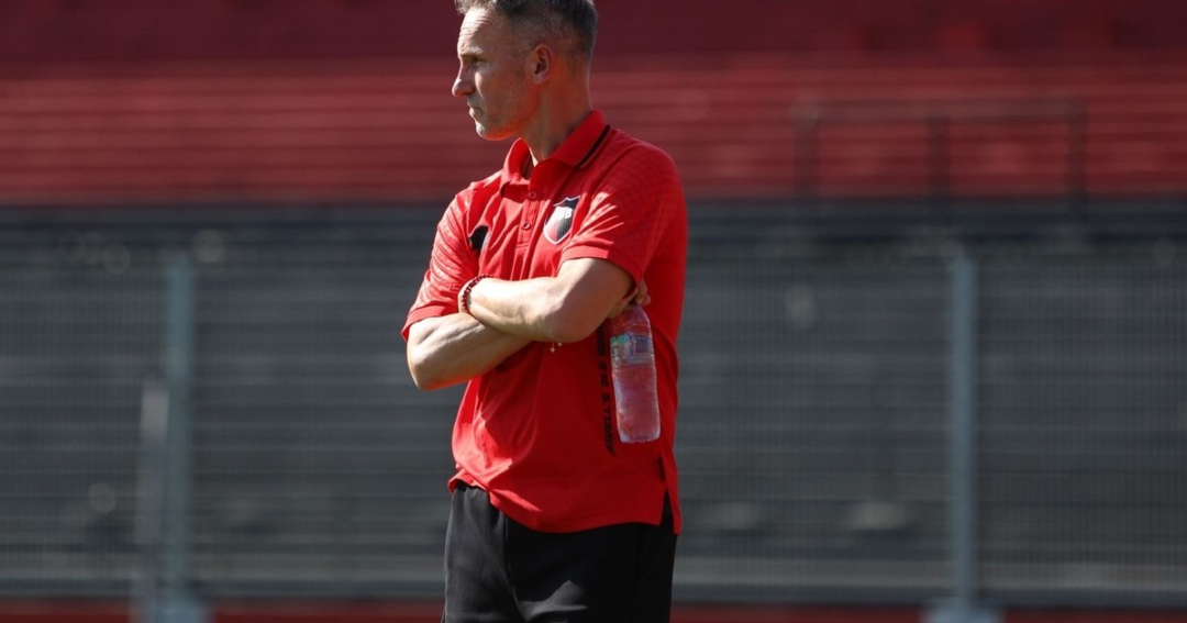 Lucas Bernardi asume como interino en Newell’s a una semana del clásico rosarino