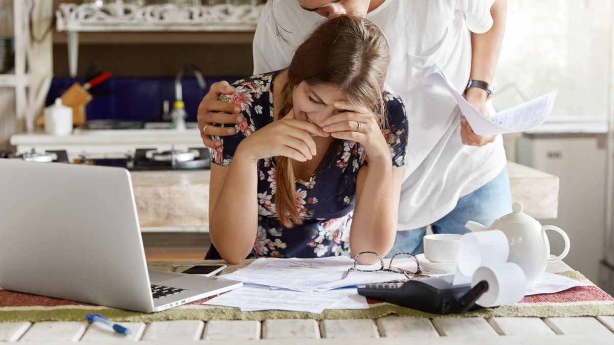 Crisis económica 2025: morosidad récord en créditos y caída de rentabilidad bancaria