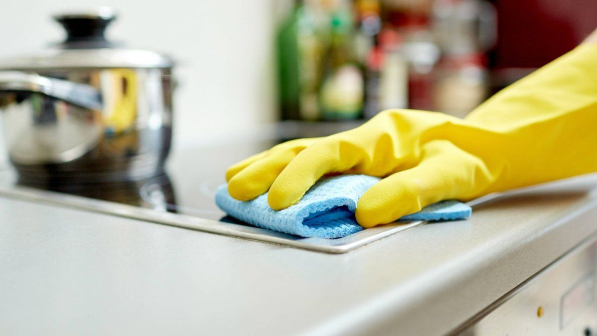 Empleadas domésticas recibirán aumento del 1,5% en medio de alta inflación en 2025