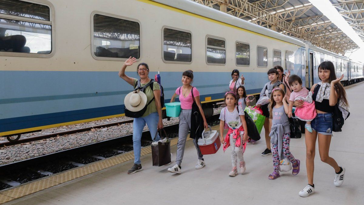 Turismo en 2025: Escapadas cortas y bajo gasto durante el Día de la Memoria