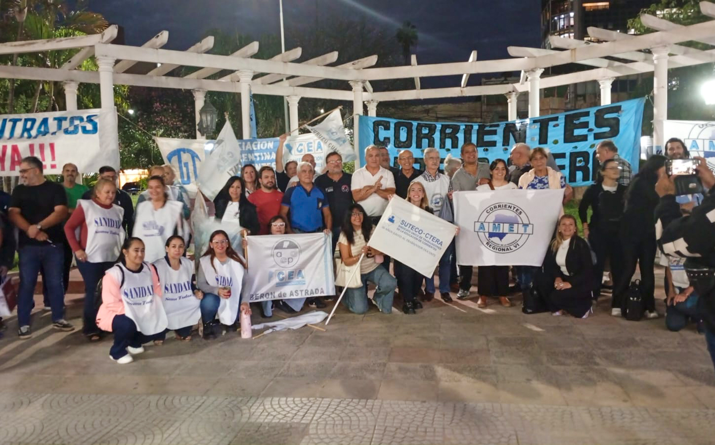 Corrientes: Docentes y enfermeros piden discutir salarios con el Gobernador