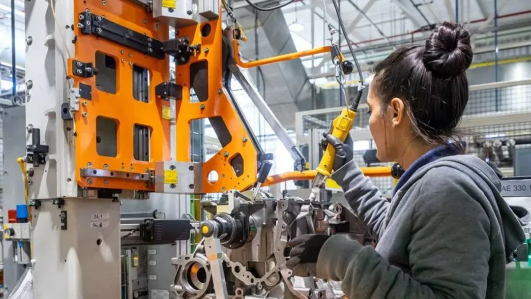 Economía en caída: actividad económica bajó un 2,6% en febrero de 2025