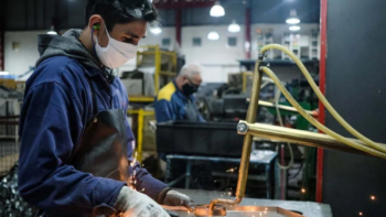 Crisis industrial 2025: Capacidad instalada alcanza solo 54,6% en febrero