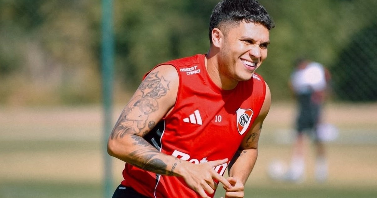 Quintero y Castaño vuelven de Colombia y celebran en River Camp con Coudet