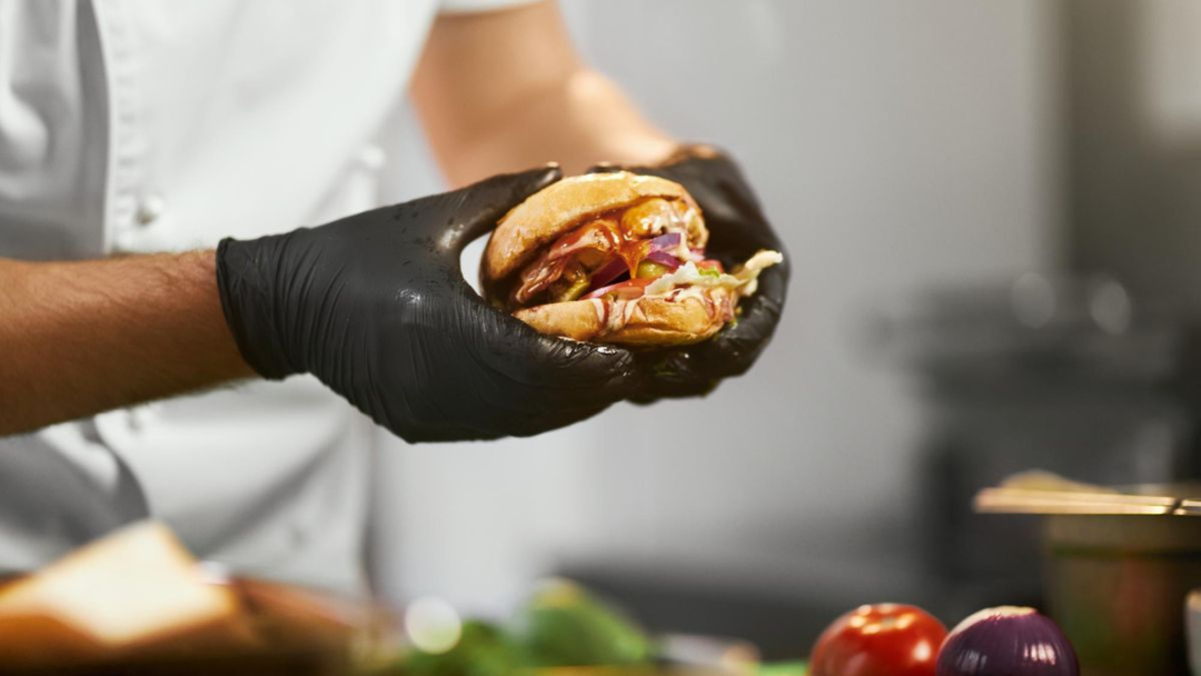 Aumento salarial 2025 para empleados de cadenas de comida rápida en paritarias