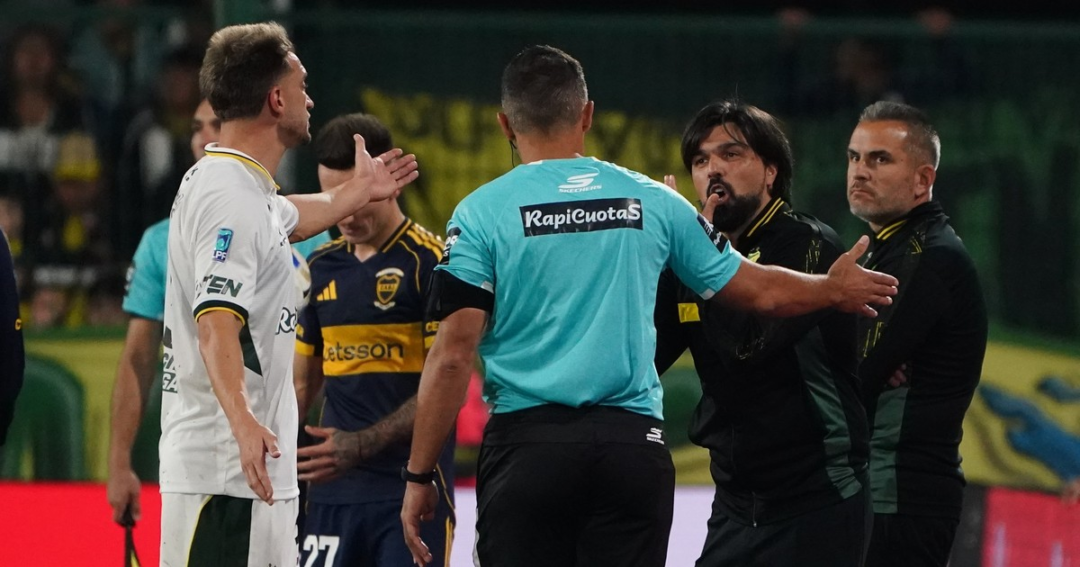 Penal no cobrado a Defensa genera expulsión de Mariano Soso en polémico partido