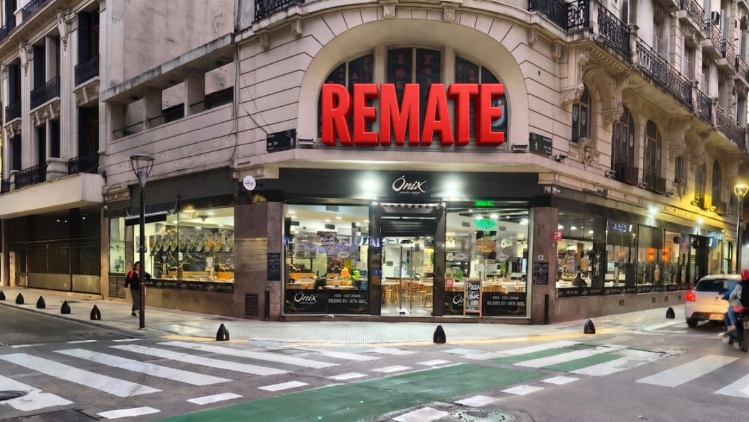 Crisis económica 2025: cierra famoso pizza libre en el centro porteño y remata mobiliario