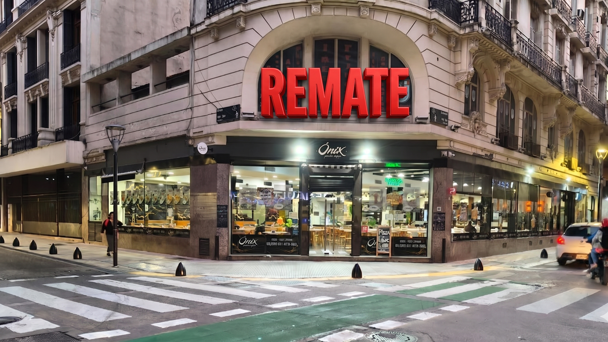 Crisis económica 2025: cierra famoso pizza libre en el centro porteño y remata mobiliario