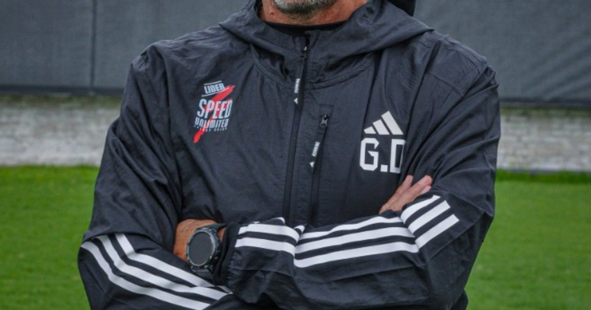 Riestra presenta a Guillermo Duró como nuevo DT para la Copa Sudamericana