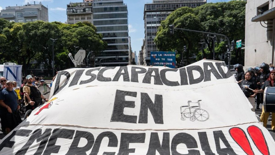 Movilización frente al Ministerio de Salud por crisis en pagos de discapacidad 2025