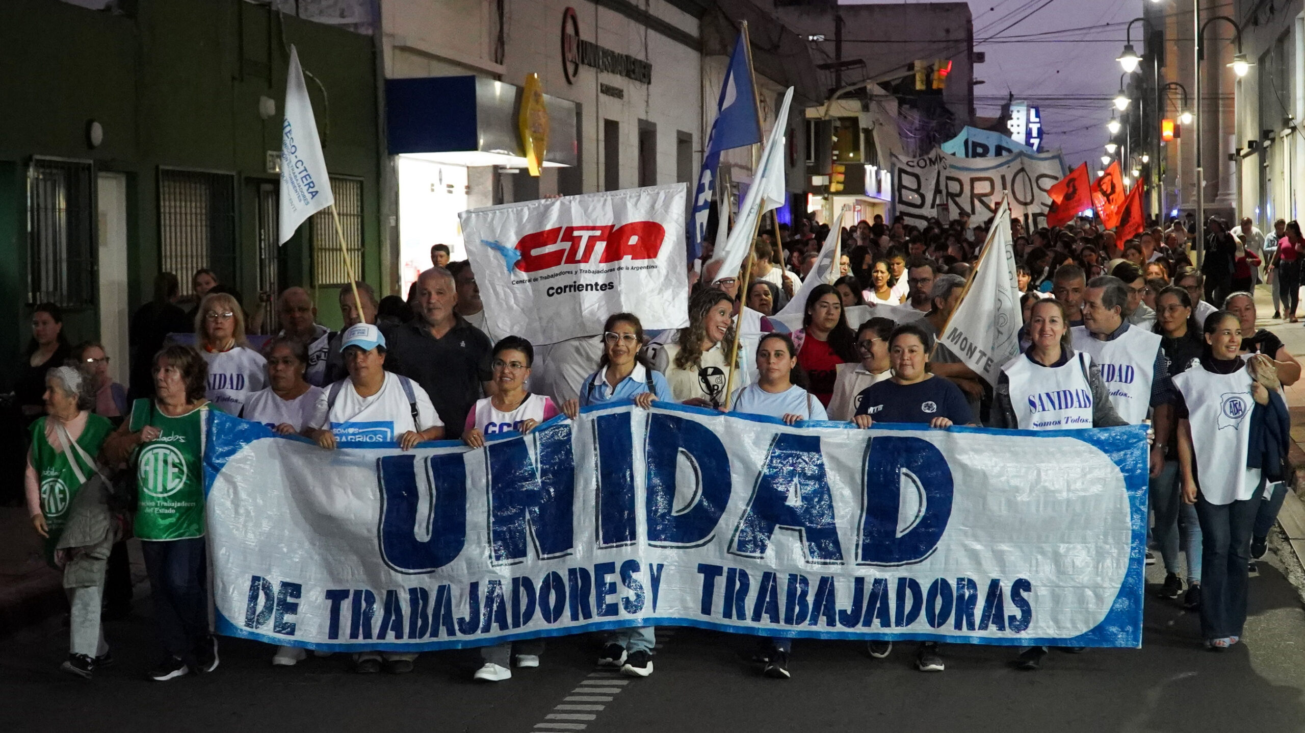 Corrientes: multitudinaria “marcha de la unidad” por salarios, jubilaciones, derechos y empleo
