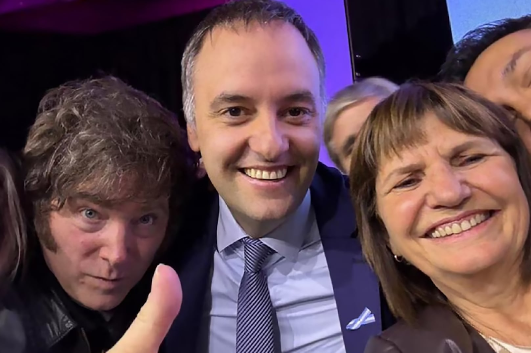 Bullrich destaca en 2027 mientras Milei sostiene a Adorni en su caída continua