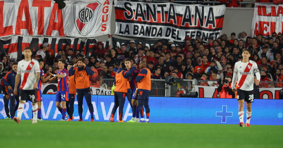 Errores defensivos de River en los goles de San Lorenzo durante el partido