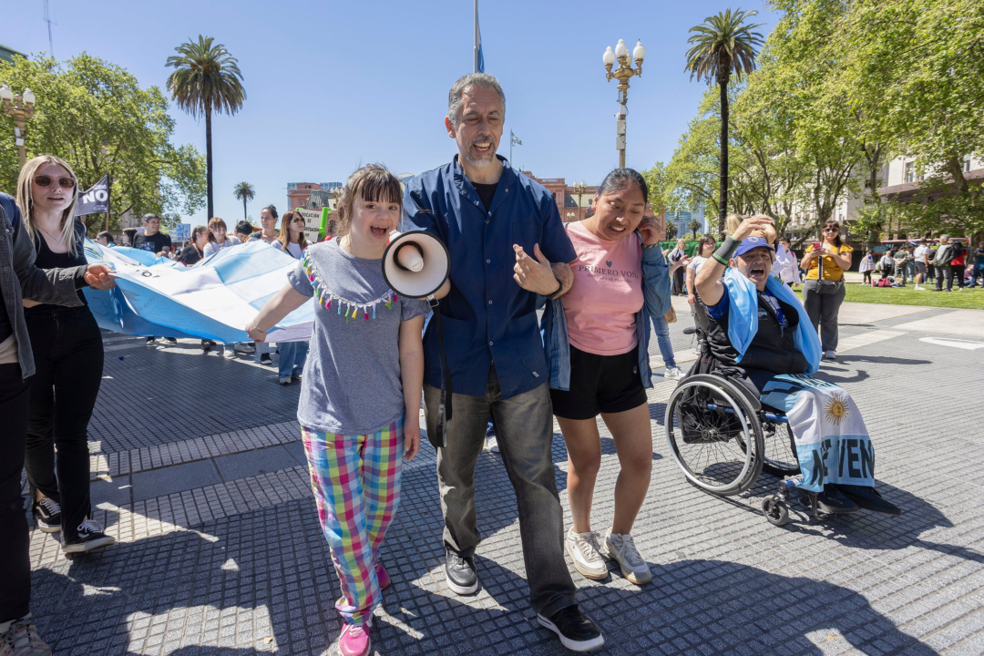 Gobierno enfrenta nuevo plazo judicial para resolver crisis de discapacidad y salud