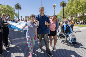 Gobierno enfrenta nuevo plazo judicial para resolver crisis de discapacidad y salud
