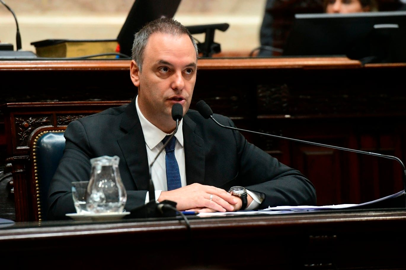 Adorni presenta nuevo paquete de leyes al Congreso para avanzar en regulación y protección