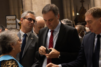 Gastos de Adorni: viajes, inmuebles y deudas superan USD 800.000 sin respaldo claro
