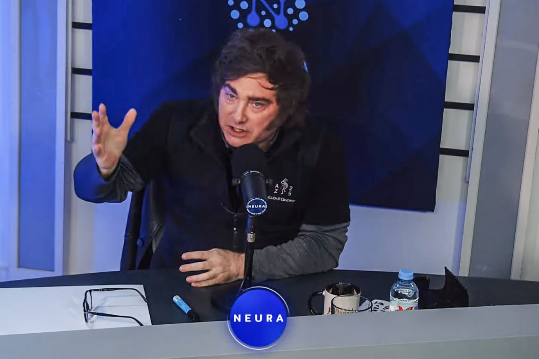 Milei lanza insultos y mentiras sobre la crisis económica en su streaming libertario