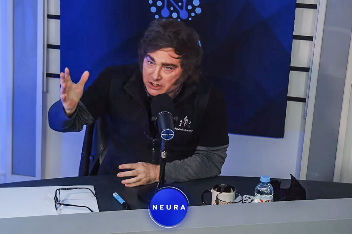 Milei lanza insultos y mentiras sobre la crisis económica en su streaming libertario
