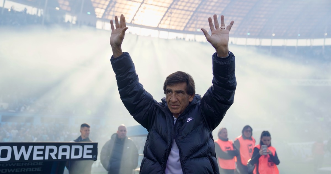 Costas reconoce desastre en Racing pero sueña con ser campeones en octavos