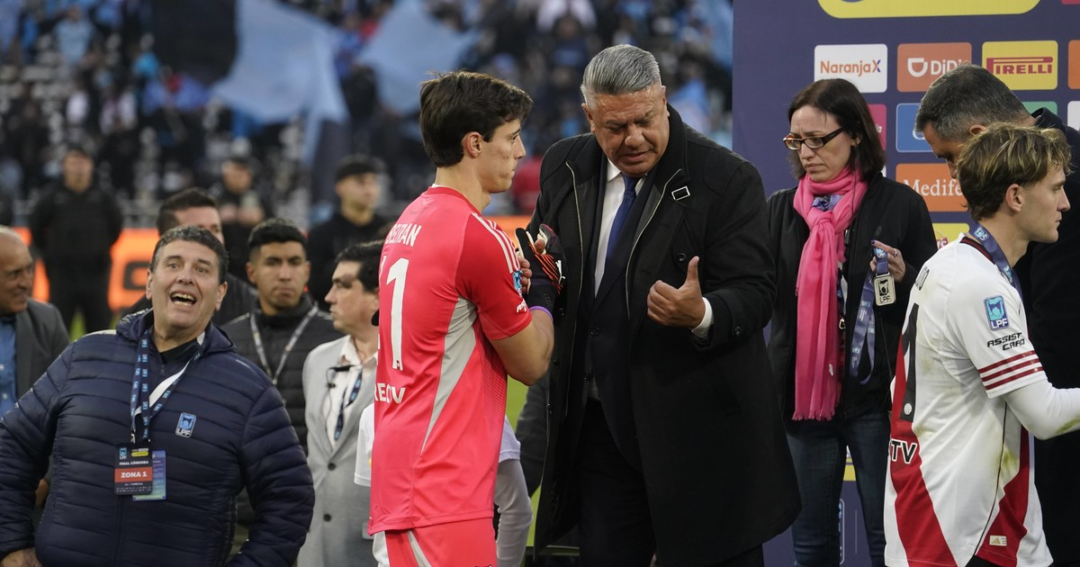 Reacción de jugadores de River ante medalla de subcampeón sin Coudet presente