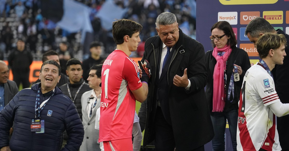 Reacción de jugadores de River ante medalla de subcampeón sin Coudet presente