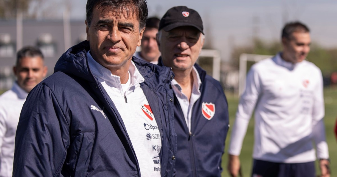 Quinteros y la dirigencia de Independiente se reúnen para definir el futuro del club
