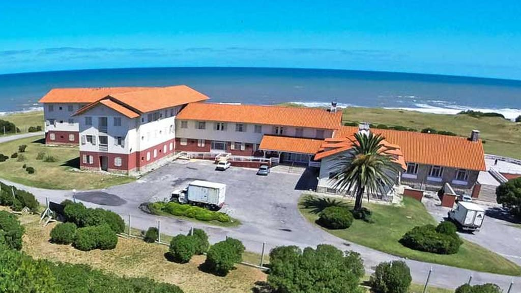 Crisis en el turismo social: despidos y riesgos en la costa por gestión Milei