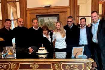 Milei sostiene a Adorni a costa de su imagen política y conflicto interno crece