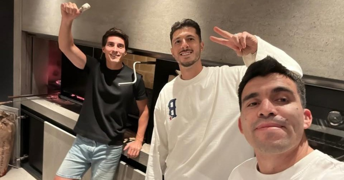 Acuña comparte foto con ex jugadores de River durante sus vacaciones post Mundial