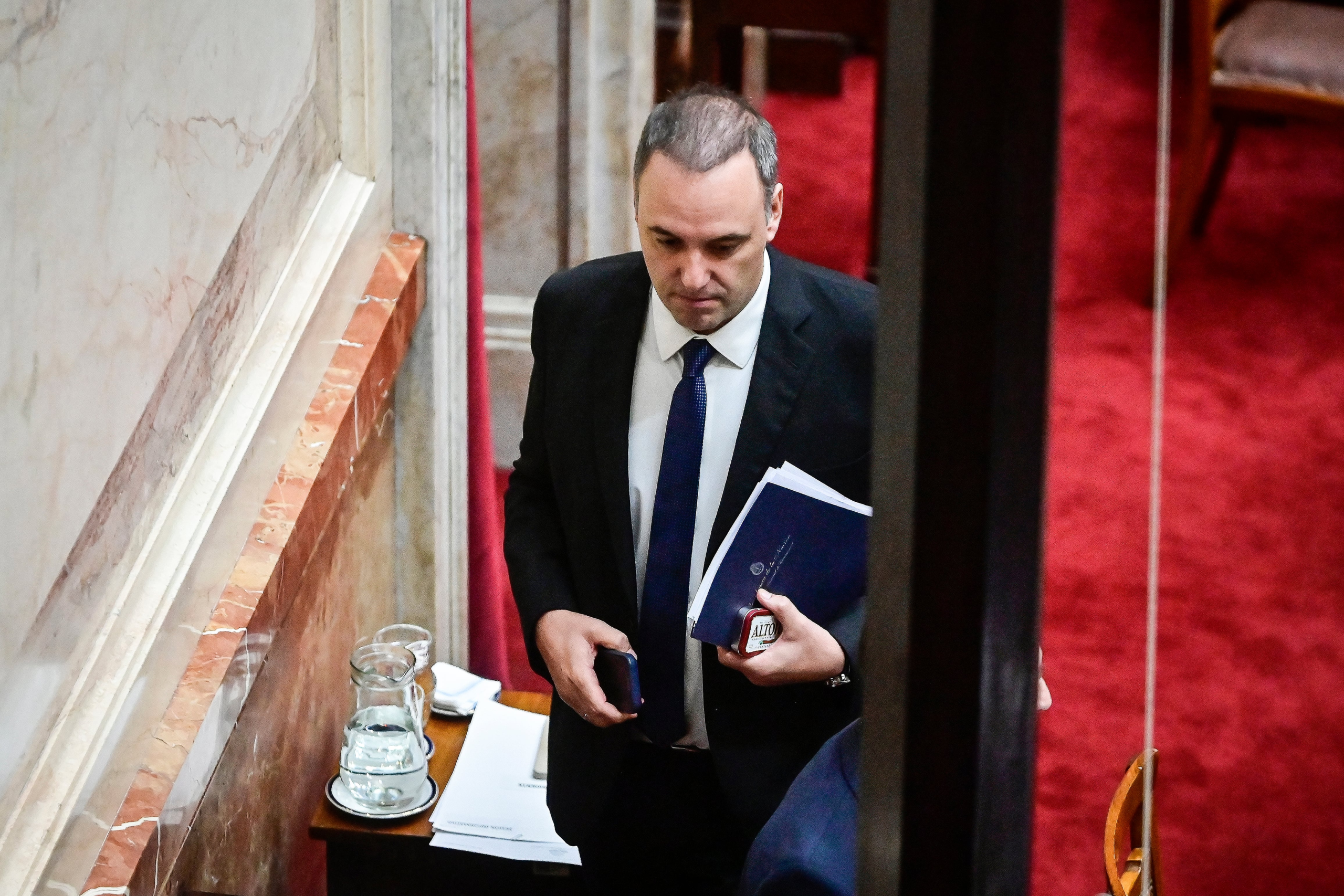 Oposición solicita sesión especial para moción de censura contra Adorni en junio 2026