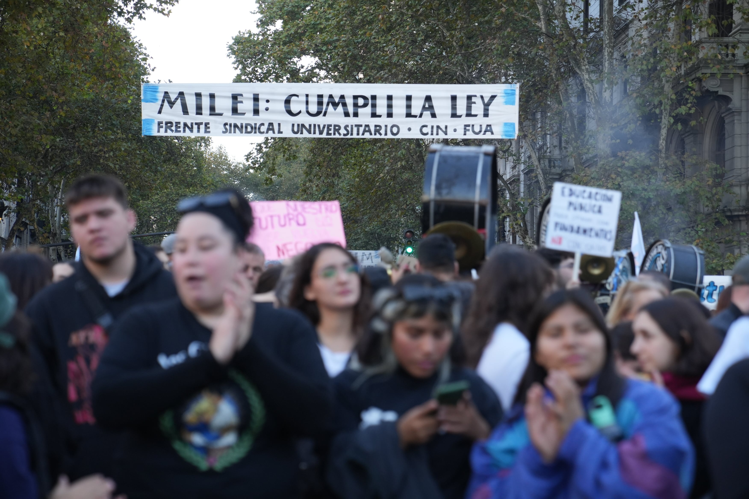Gobierno propone aumento salarial a docentes a cambio de retirar demanda judicial